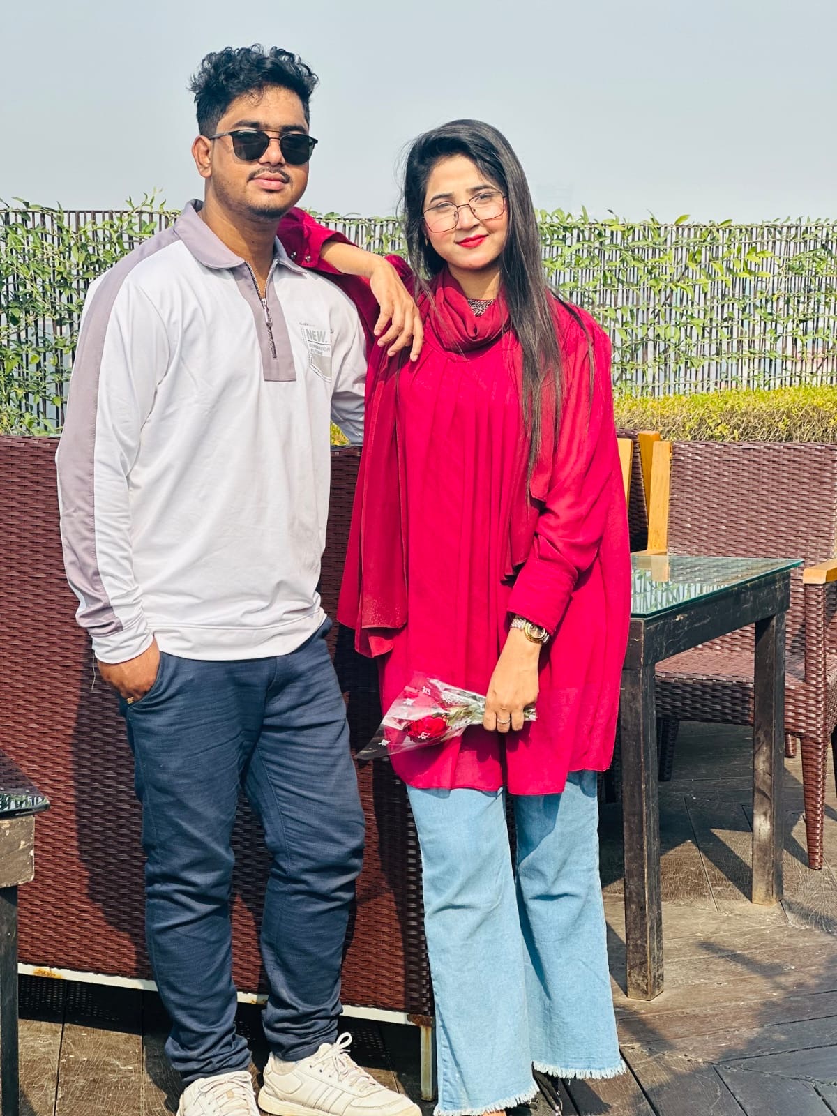 One knee, one rose — rooftop restaurant, Bangla Motor, Dhaka — photo 7